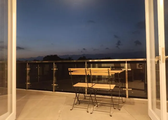 Three Bedrooms With Pool & Rice Field View Holiday home Munggu